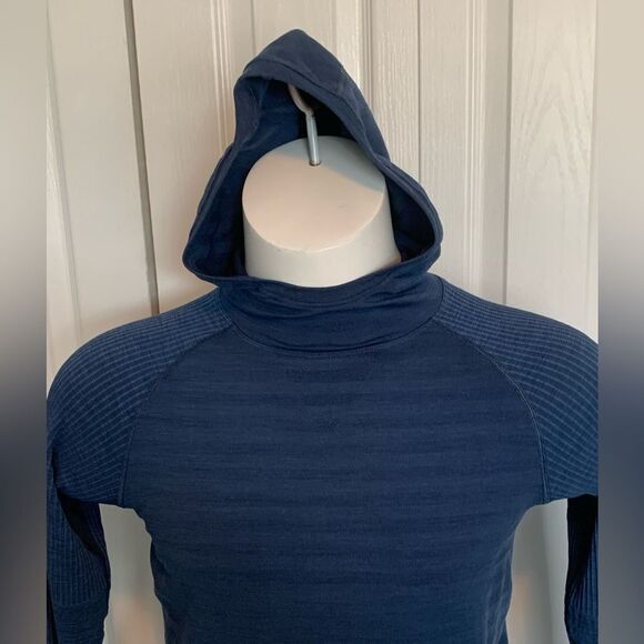 Lululemon Men's Navy Blue Sweater - Picture 4 of 8